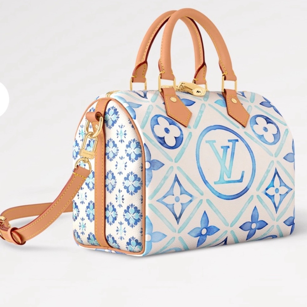 Louis Vuitton speedy by the pool .